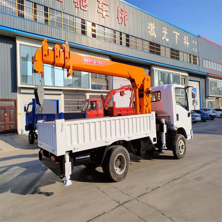 高碑店市三轮随车吊定制 农用改装机自备吊中瑞长期出售